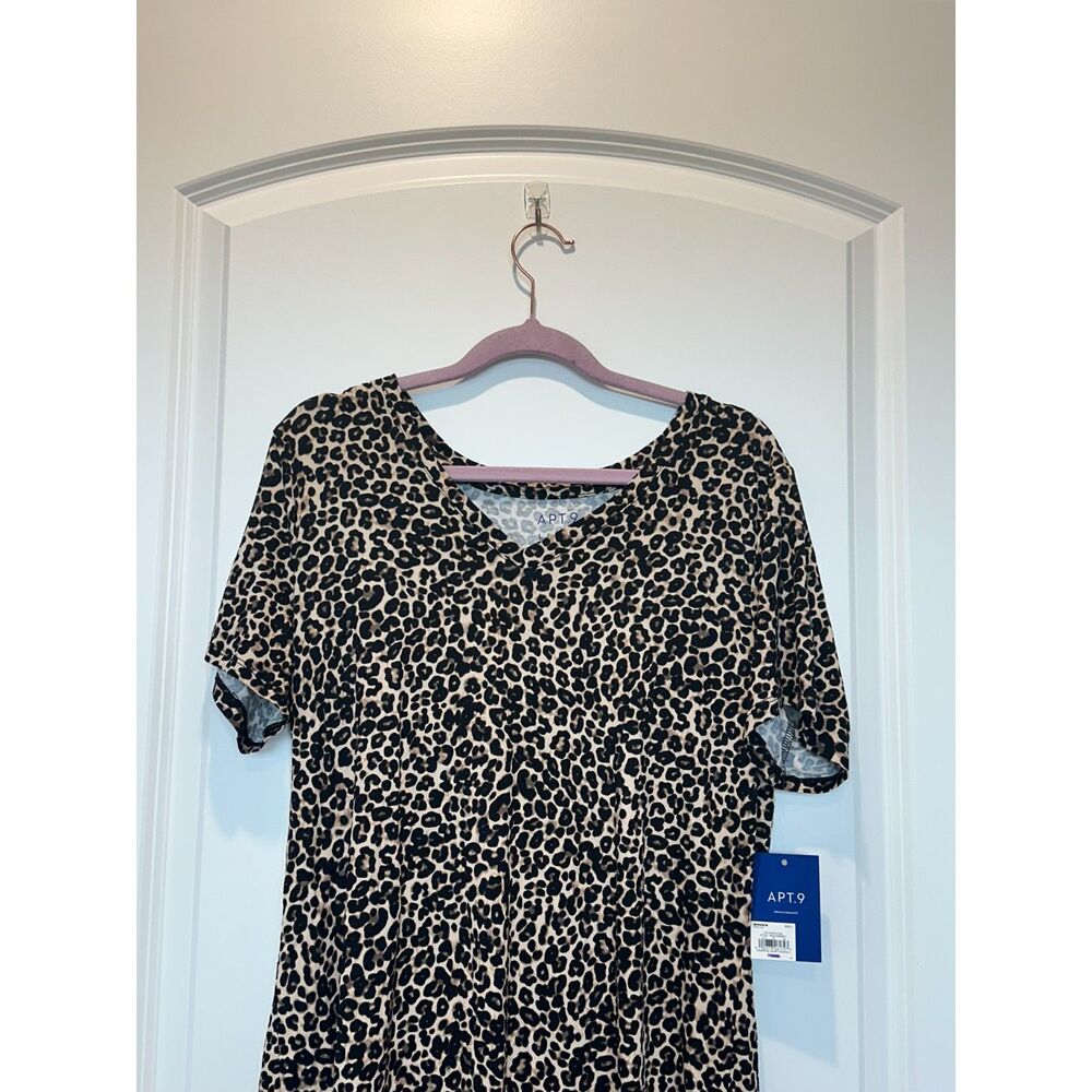 NWT Apt. 9 Essential Short Sleeve V-Neck T-Shirt Cheetah Size Large - Picture 2 of 6